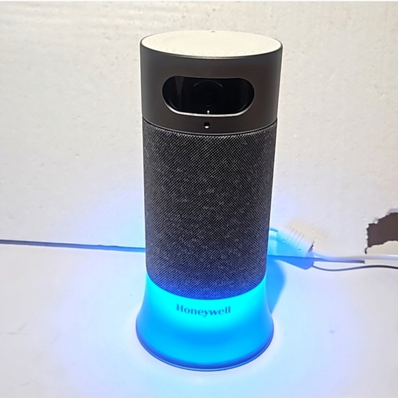 Honeywell Smart Home Security, All-In-One Self-Monitored System Cam Base Station - Picture 7 of 9